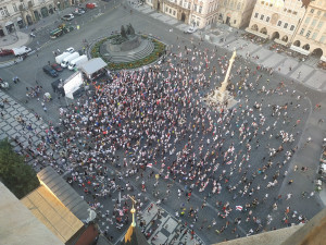 FOTO, VIDEO: Podívejte se na záběry ze setkání na podporu demonstrantů v Bělorusku