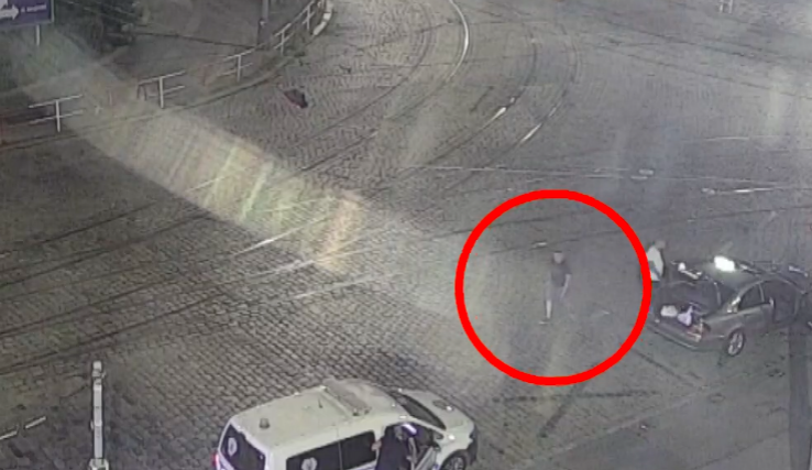 Kolemjdoucí senior začal z ničeho nic urážet strážníky, skončil v poutech.