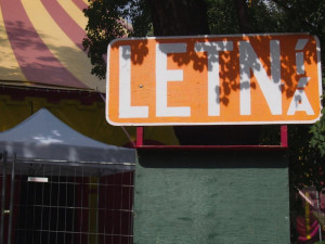 Vzdušní akrobaté zahájili festival nového cirkusu na Letné.
