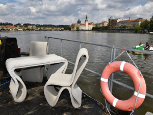 FOTO: První dům vytisknutý na 3D tiskárně zakotvil u Střeleckého ostrova. Podívejte se, jak vypadá