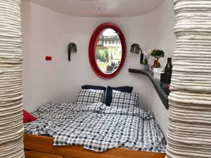 FOTO: První dům vytisknutý na 3D tiskárně zakotvil u Střeleckého ostrova. Podívejte se, jak vypadá