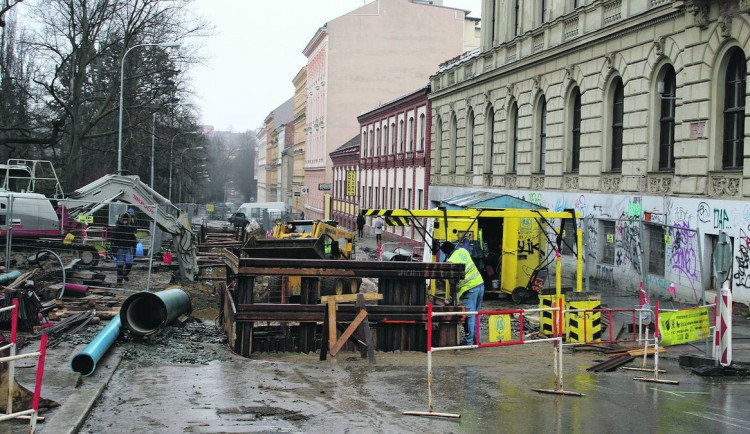 Po víc než roce skončí rekonstrukce Lužánecké. Ulici otevře hudební festival