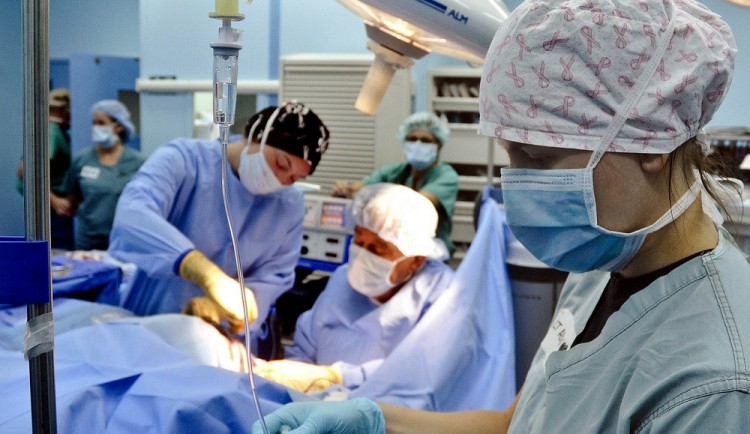 Mladí medici mohou žádat opět o stipendia, v kraji poběží druhé kolo