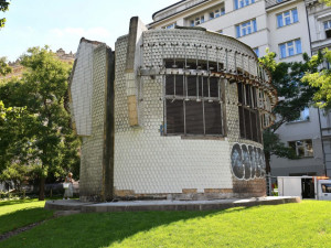 FOTO: Práce v Čelakovského sadech pokračují. Chystá se instalace kamerového systému