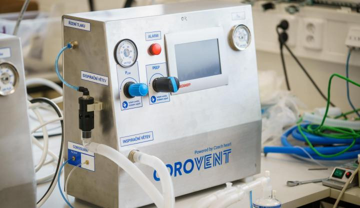 Češi vyvinuli plicní ventilátor CoroVent. Zamíří na světové trhy