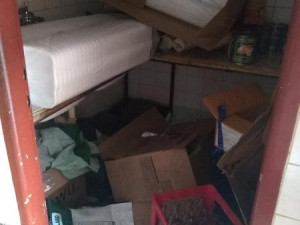 FOTO: Nepořádek i sekačka v kuchyni. Inspekce uzavřela další restauraci