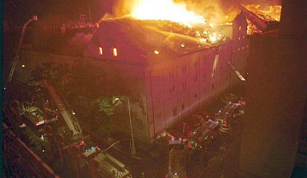 Před 20 lety vyhořel pivovar v pražské Korunní ulici.