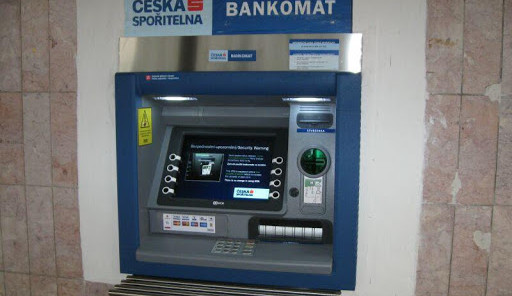 Boj starostů s Českou spořitelnou je marný, potřeby obyvatel bankéře nezajímají