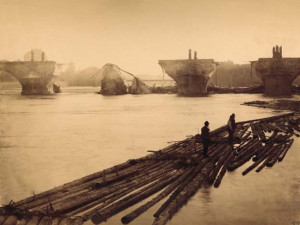 Rozbouřená Vltava zaplavila téměř třetinu Prahy. Přečtěte si o děsivých povodních v roce 1890