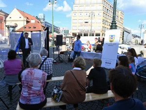 FOTO: Na náměstí republiky otevřeli výstavu týkající se krátkodobého ubytování v centru Prahy