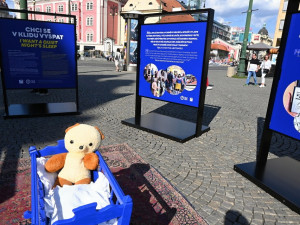 FOTO: Na náměstí republiky otevřeli výstavu týkající se krátkodobého ubytování v centru Prahy