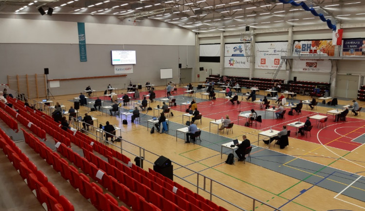 Karlovarští zastupitelé se opět sejdou v KV Aréně