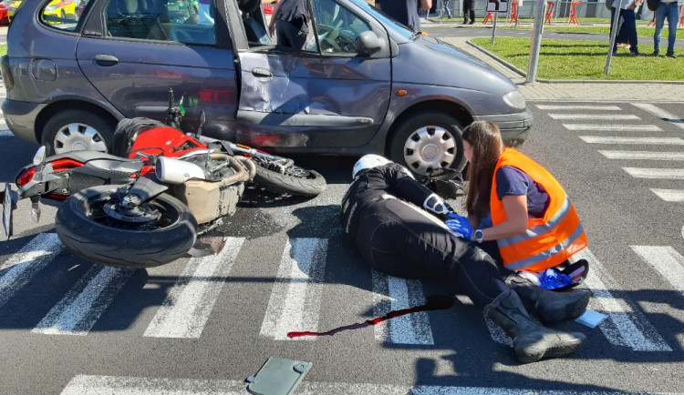 Záchranáři dnes představili aplikaci, která jim umožňuje být na místě nehody ještě před faktickým příjezdem