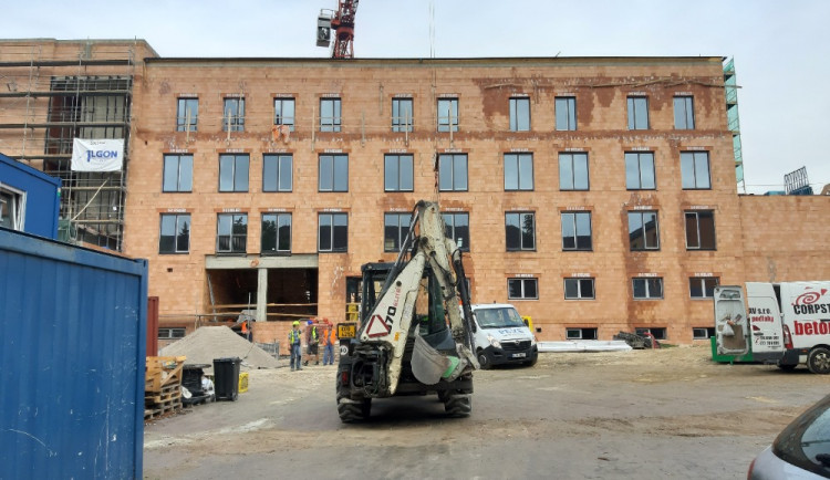 Dva miliony korun za vícepráce nechtělo vedení Sokolova zkousnout