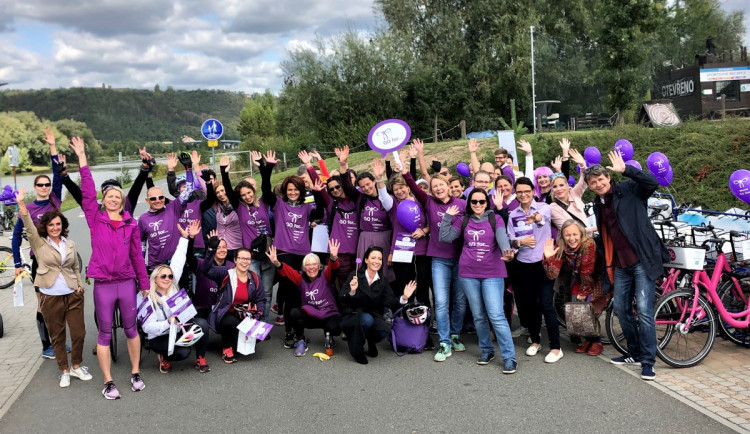 Prahou projede fialová cyklojízda. Upozorní na prevenci rakoviny