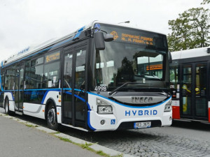 Praha vyzkouší čtyřpólové nabíjení elektrobusů. Budou se nabíjet v zastávkách