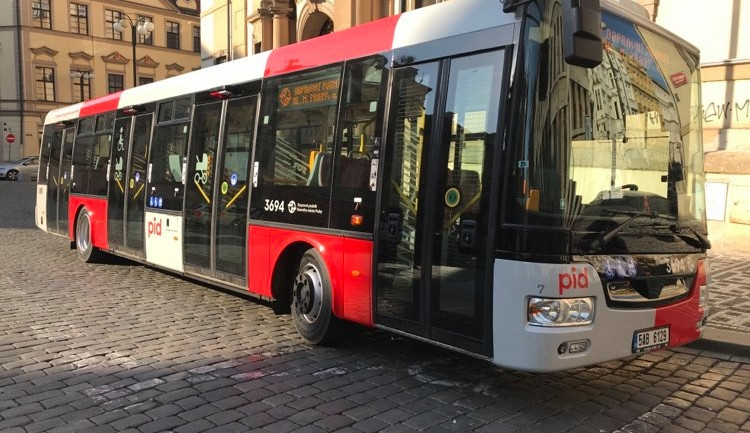 FOTO, VIDEO: Praha představila autobus s novým designem. Podívejte se na video