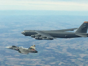 Nad Prahou přeletí americký bombardér B-52. Prý poletí velmi nízko