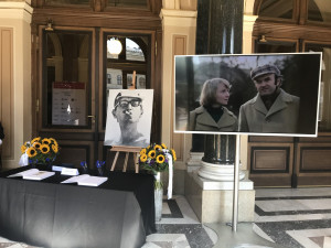 FOTO, VIDEO: V pražském Rudolfinu dnes probíhá loučení s Jiřím Menzelem