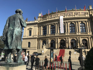 FOTO, VIDEO: V pražském Rudolfinu dnes probíhá loučení s Jiřím Menzelem