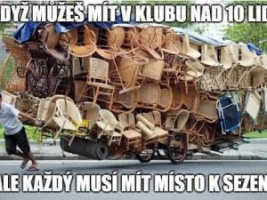 Češi se smějí dalšímu vládnímu nařízení. Kdo má židli, ten bydlí, píšou na sociálních sítích