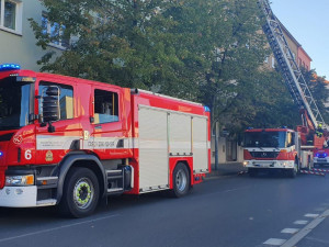 FOTO: Hasiči v Praze 4 včera zasahovali u požáru balkonu. Škoda je 80 tisíc