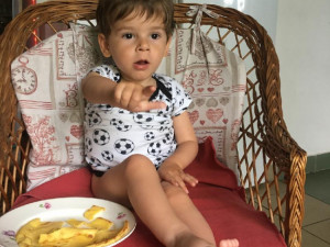 Dva roštáci na longboardech vyráží napříč vlastí. Podpoří tak malého Milánka