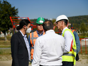 FOTO: Na Trojské lávce včera začaly zatěžovací zkoušky. Pro veřejnost se otevře v říjnu