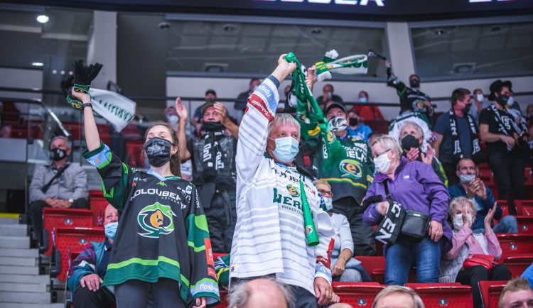 Spartu dnes v Karlových Varech uvidí jen majitelé permanentek