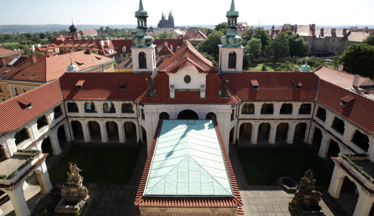 Lidé si budou moct o víkendu prohlédnout mechanismus pražské lorety. Zvonkohra slaví již 325 let