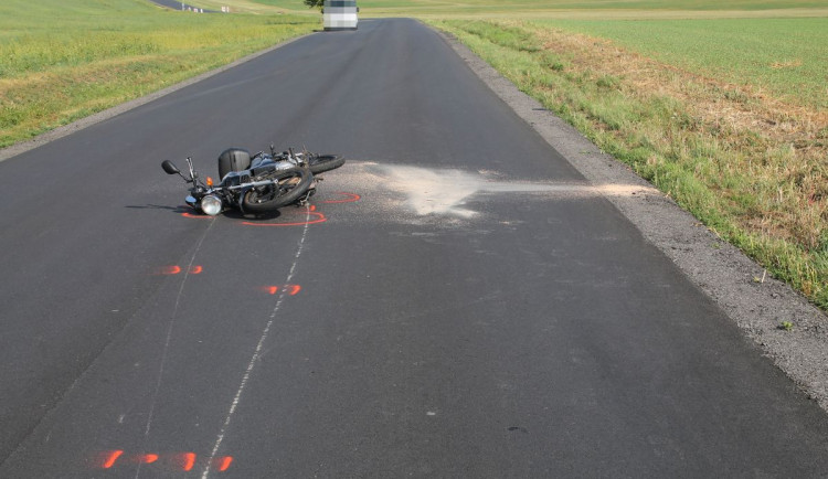 FOTO: Srna srazila jedoucího motorkáře