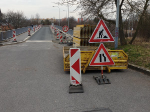 FOTO: Most přes Jeremiášovu ulici byl dokončen o měsíc dříve