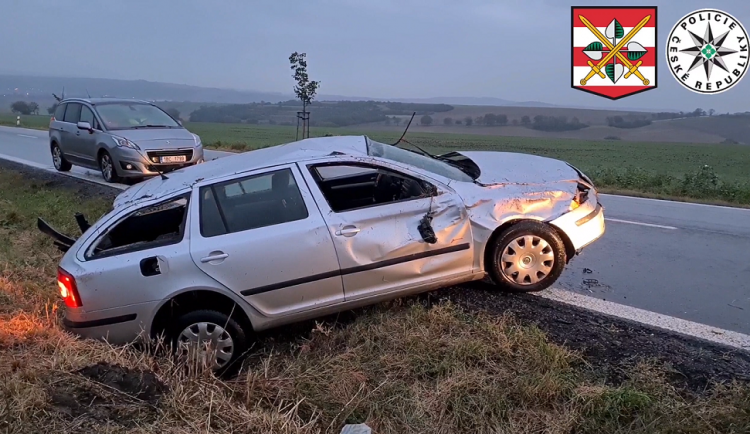 VIDEO: Když naprší a neuschne. Počasí dělá problémy řidičům na jižní Moravě, jen v pondělí řešili policisté třicet nehod