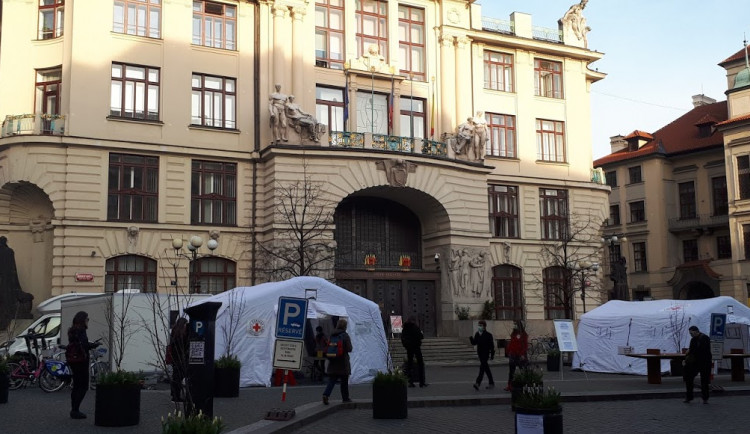 Kurz Českého červeného kříže Pomáháme pečovat má za cíl vyškolit dobrovolné zdravotníky