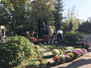 FOTO, VIDEO: Od smrti Karla Gotta uběhl přesně rok. Lidé dnes si dnes připomněli Mistra