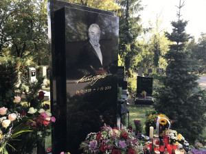 FOTO, VIDEO: Od smrti Karla Gotta uběhl přesně rok. Lidé dnes si dnes připomněli Mistra