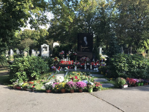 FOTO, VIDEO: Od smrti Karla Gotta uběhl přesně rok. Lidé dnes si dnes připomněli Mistra