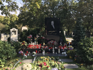 FOTO, VIDEO: Od smrti Karla Gotta uběhl přesně rok. Lidé dnes si dnes připomněli Mistra