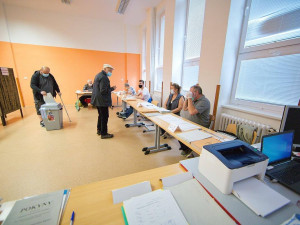 VOLBY 2020: V Česku začal druhý den voleb. Lidé mohou přijít k urnám do 14 hodin