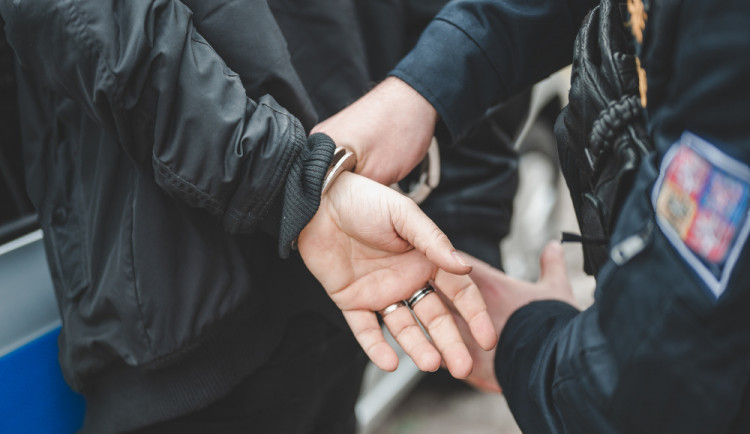 Ukradl rybářské pruty, ale místo na ryby šel krást znovu