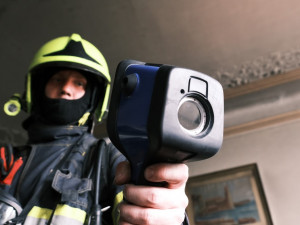 FOTO: Požár bytu v Praze 1 poškodil jeho vybavení. Škoda je více než půl milionu