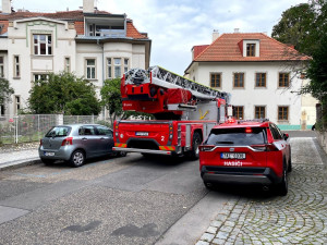 FOTO: Požár bytu v Praze 1 poškodil jeho vybavení. Škoda je více než půl milionu