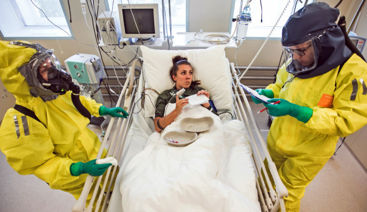 Počet lidí s těžším průběhem nemoci Covid-19 v krajských nemocnicích narůstá