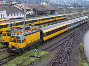 Vlak v Praze srazil a zabil člověka. Doprava mezi hlavním nádražím a Smíchovem byla přerušena
