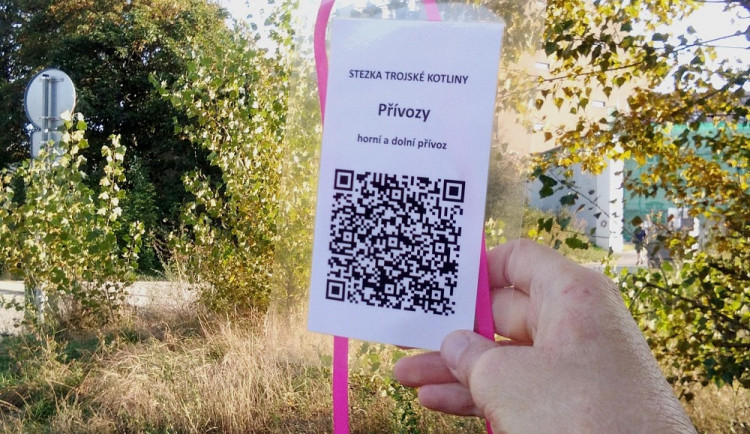 Trojskou kotlinu si budete moct projít s chytrým telefonem. Čeká na vás celkem 40 cedulek s QR kódy