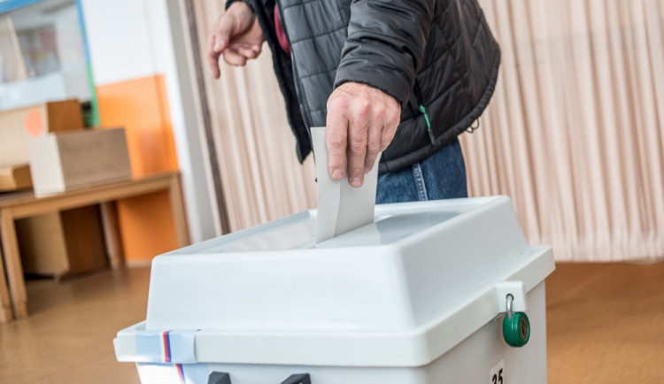 Na Chebsku se dnes opět otevřely volební místnosti