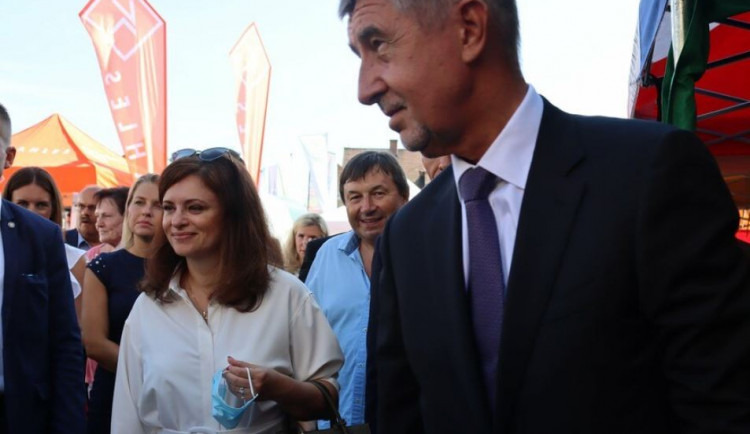 Jermanová posloužila Babišovi. Před volbami zadala Mafře zakázku za 18 milionů