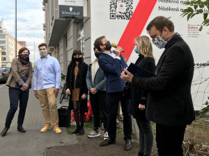 FOTO, VIDEO: V Holešovicích vznikla nástěnná malba. Symbolizuje přátelství Česka a Polska