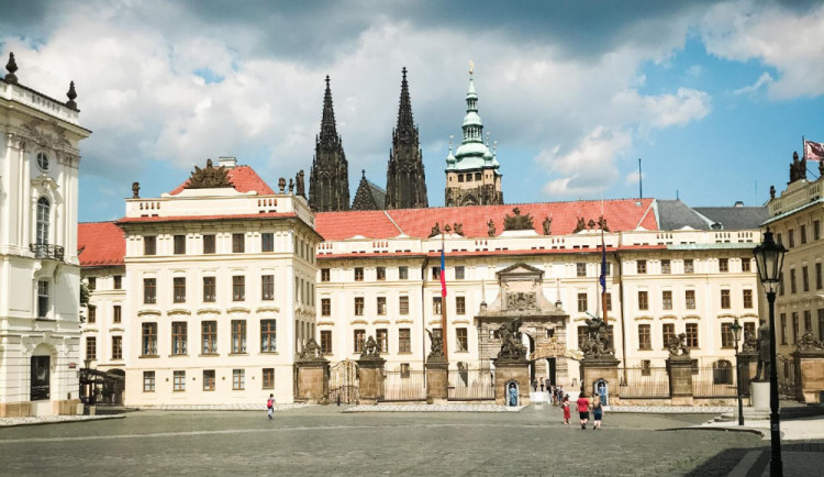 Pražský hrad i lánský zámek budou od pondělí na dva týdny uzavřeny