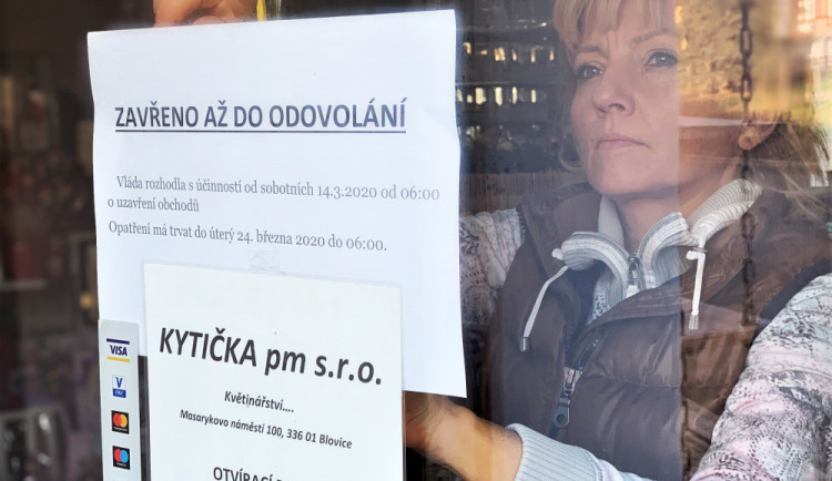 KOMENTÁŘ: Autority bez autority. Kde se bere skepse veřejnosti k zaváděným opatřením